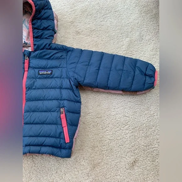 Patagonia Size 2T Reversible Down Sweater Hoodie in Blue and Pink Flowers - Picture 15 of 16